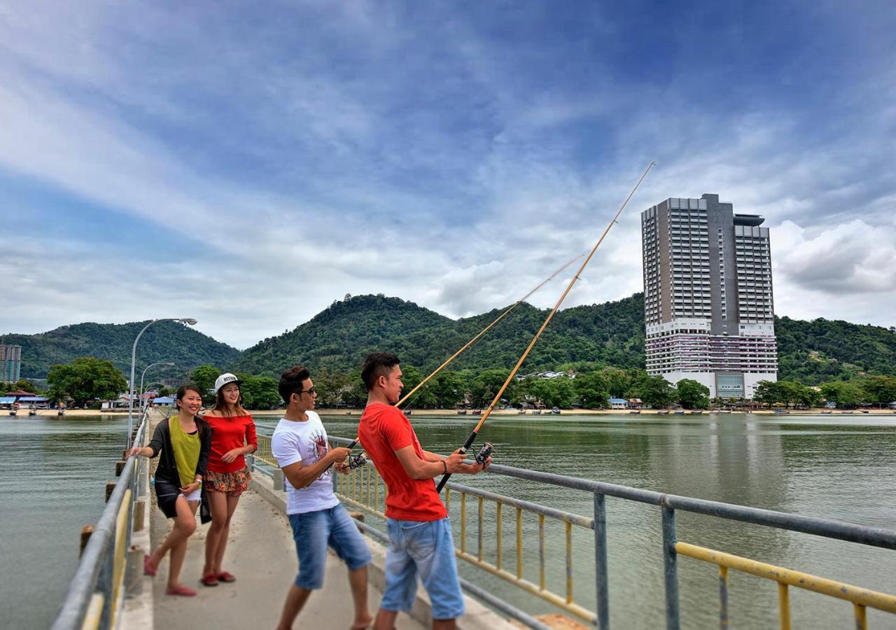 Lexis Suites Penang Байан-Лепас Экстерьер фото Anglers at the Marina East Pier